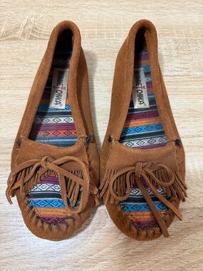 Minnetonka Brown Suede Fringe Moccasins with Patterned Insole